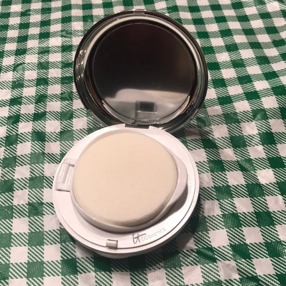 ✨IT COSMETICS — CONFIDENCE IN A COMPACT✨ - Picture 4 of 5